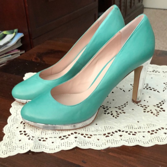 Vince Camuto platforms in gorgeous colors! - Picture 4 of 5